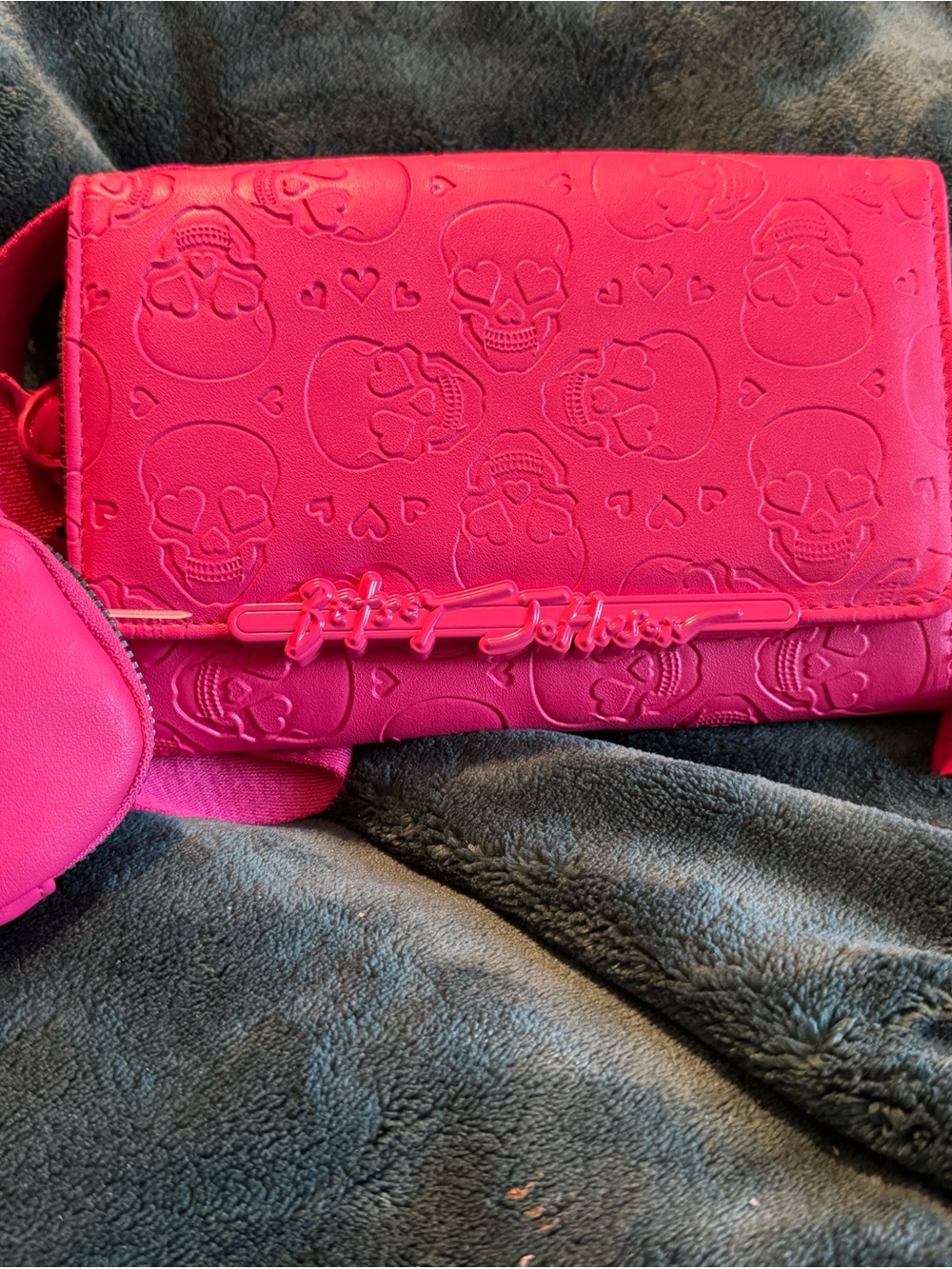 Betsey Johnson XOLANDON Web Strap Crossbody Wallet Bag in Hot Pink with Skulls